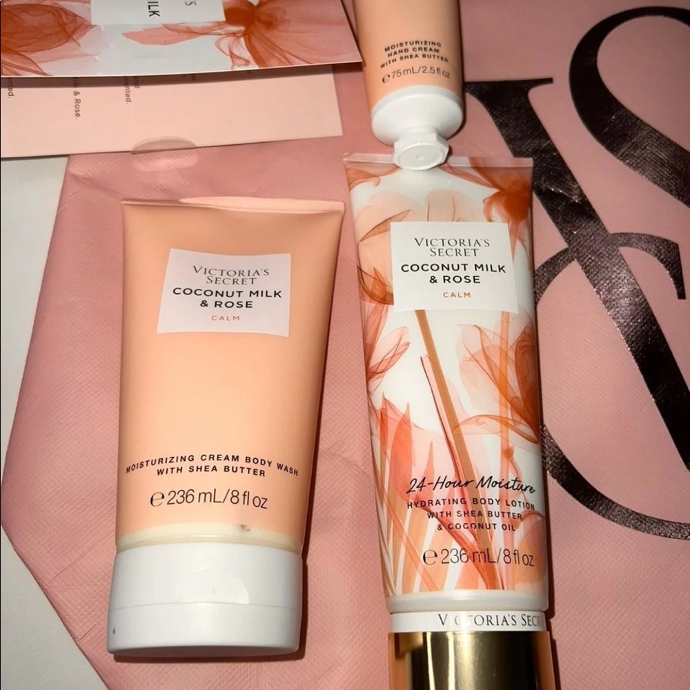 LAST ONE! Victoria’s Secret Natural Beauty Gift Set - Picture 9 of 15
